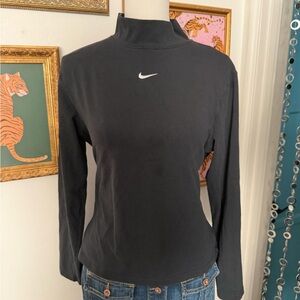 Y2K Nike Women's Black Long Sleeve Top
